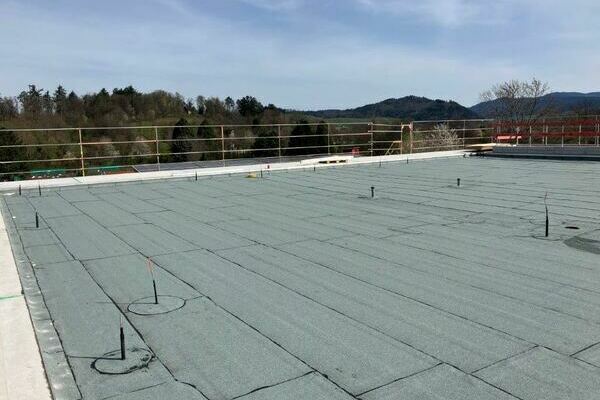 Teilfl�che der  fertiggestellten Dachabdichtung.j