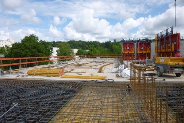 Decke �ber EG teilweise betoniert und mit Schalung f�r W�nde im 1. OG