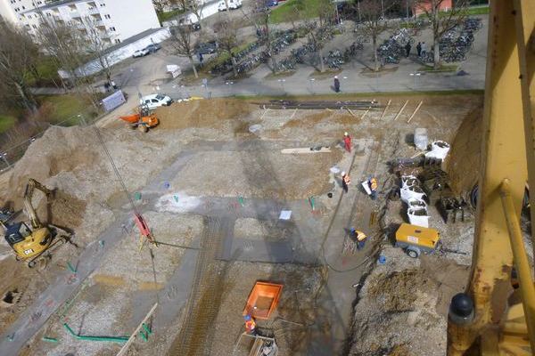 Luftaufnahme vom gro�en Kran.